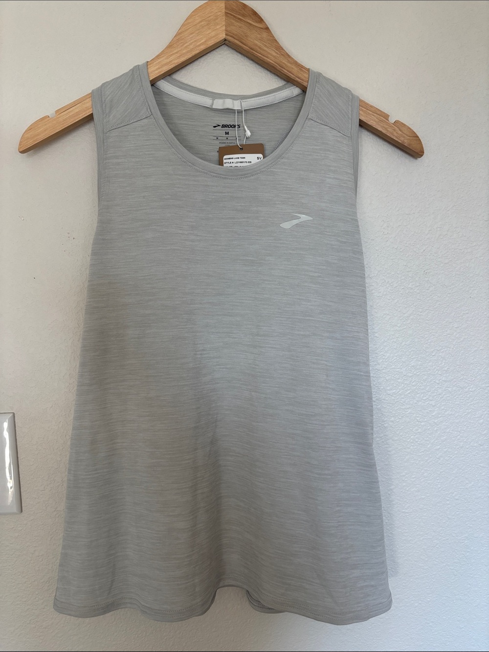 Brooks Women's Luxe Light Gray Sleeveless Running Tank size medium